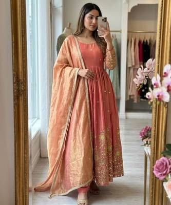 Pink satin embroidered gown set 4
