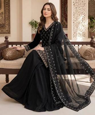 Black silk blend embroidered sharara set 3
