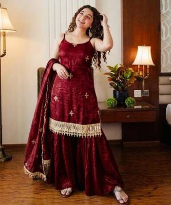 Maroon silk blend embroidered sharara set 3