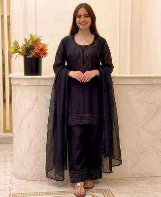 Black silk blend embroidered palazzo set 4