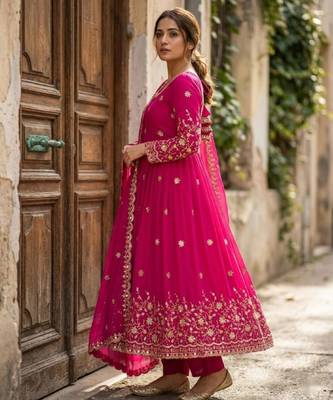 Pink silk blend embroidered gown set 4
