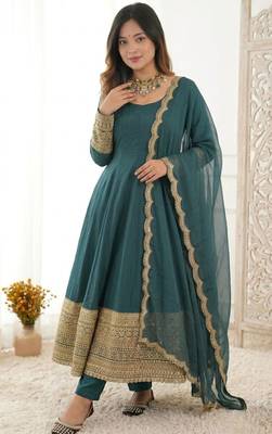 Teal crepe embroidered anarkali set 2