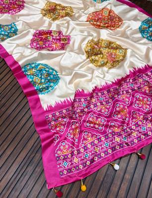off white uhd digital printed satin silk saree 5