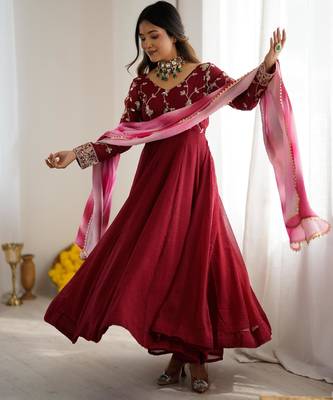 Magenta silk blend embroidered gown set 2