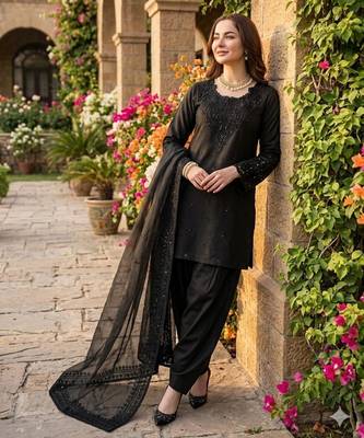 Black crepe embroidered Farshi salwar set 2