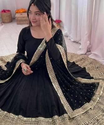Black silk blend embroidered anarkali set 4