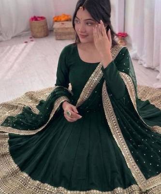 Green silk blend embroidered anarkali set 3