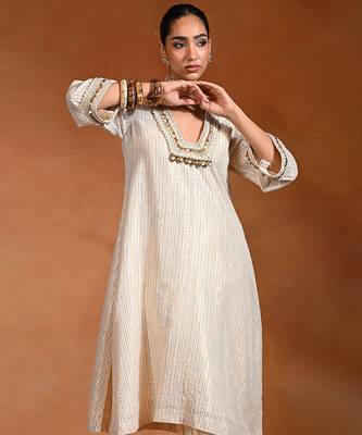 Ivory embroidered cotton lurex kurta set 3