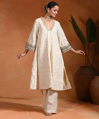 Ivory embroidered lurex jacquard kurta set 4