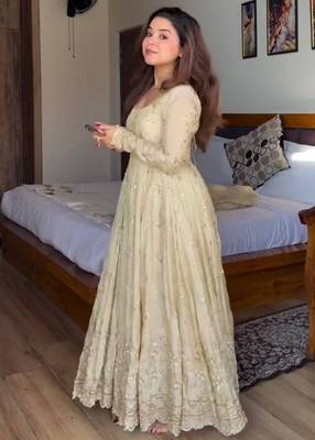 Cream crunchy silk gown & pants set 4