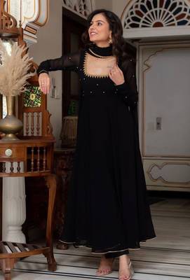 Black blooming suit with heavy zari & moti lace 3