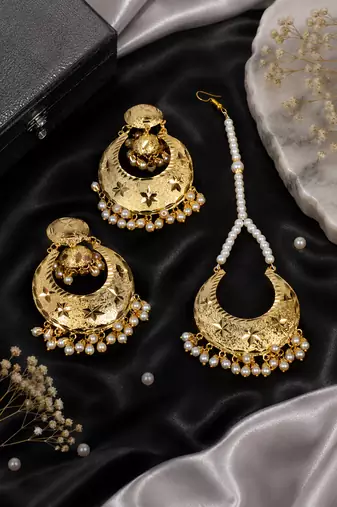 Punjabi earrings & maang tikka