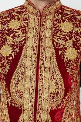 Maroon hand embroidered velvet sherwani for men 2