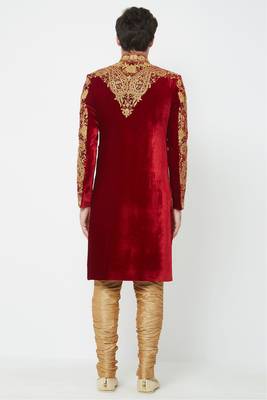 Maroon hand embroidered velvet sherwani for men 3