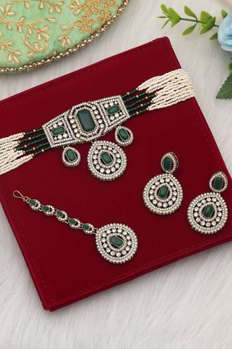 Green color choker kundan necklace set
