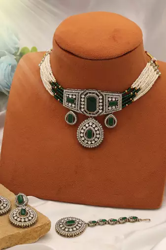 Green color choker kundan necklace set