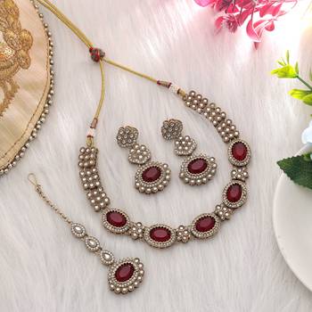 Maroon color kundan necklace set 1