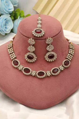 Maroon color kundan necklace set