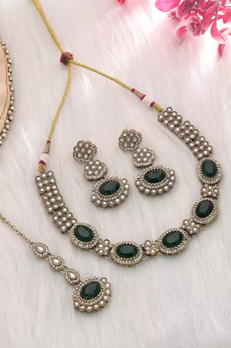 Green color kundan necklace set