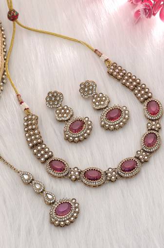 Magenta color kundan necklace set