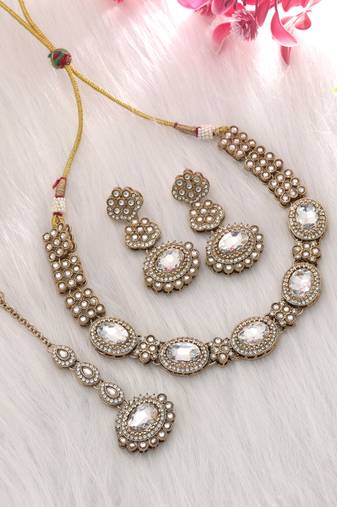 White color kundan necklace set