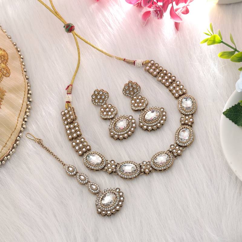 White color kundan necklace set