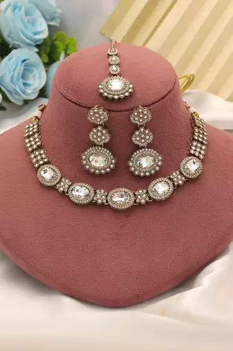 White color kundan necklace set