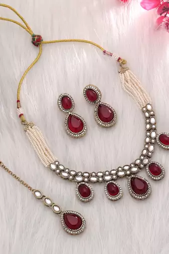 Maroon color kundan necklace set
