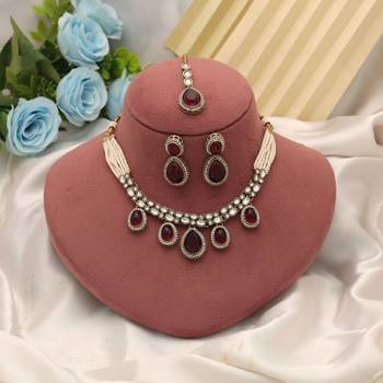 Maroon color kundan necklace set 2