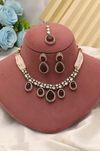 Maroon color kundan necklace set
