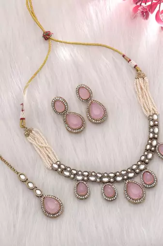 Light pink color kundan necklace set