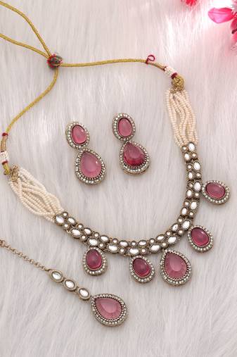 Magenta color kundan necklace set