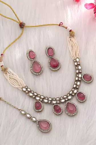 Magenta color kundan necklace set