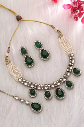Green color kundan necklace set