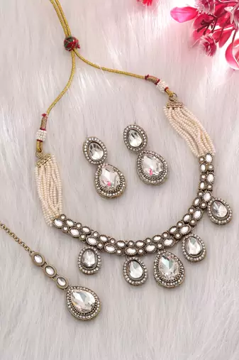 White color kundan necklace set