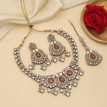 Magenta color kundan necklace set 1