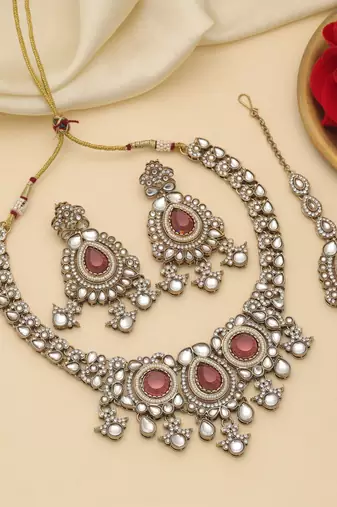 Magenta color kundan necklace set