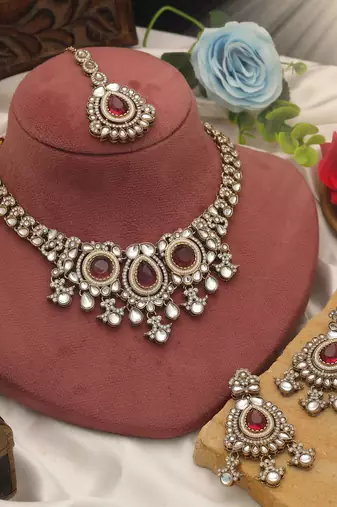 Magenta color kundan necklace set