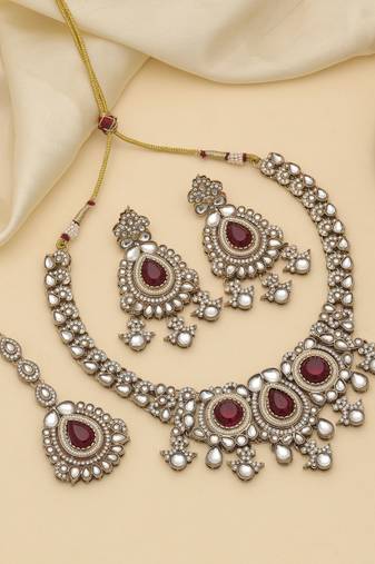 Maroon color kundan necklace set
