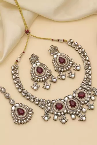 Maroon color kundan necklace set