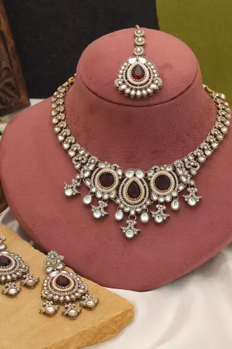 Maroon color kundan necklace set