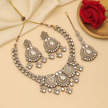 White color kundan necklace set 1