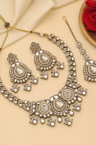 White color kundan necklace set
