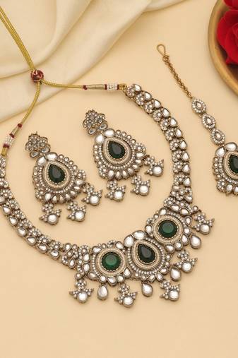 Green color kundan necklace set