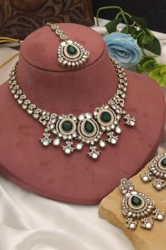 Green color kundan necklace set