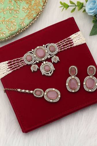 Light pink color choker kundan necklace set