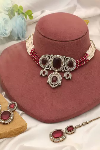 Maroon color choker kundan necklace set