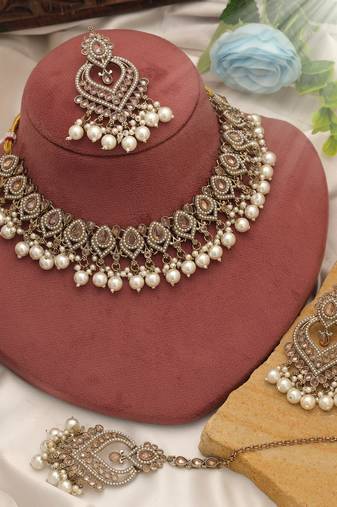 Gold color kundan necklace set