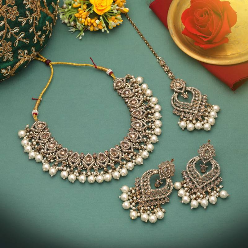 Gold color kundan necklace set