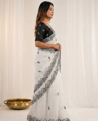 White crunchy silk blend partywear bollywood style glamorous saree 4